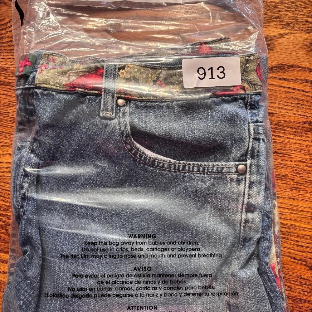 Vintage Upcycled Tommy Hilfiger‎ Flare Jeans Womens Size14R Cardinals Christmas - Picture 11 of 11
